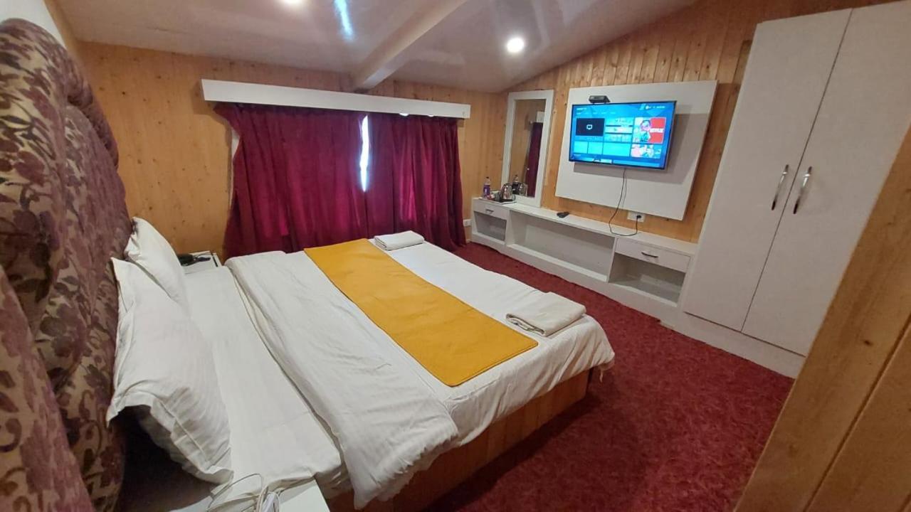 Hotel Outlook Pahalgām Exteriör bild